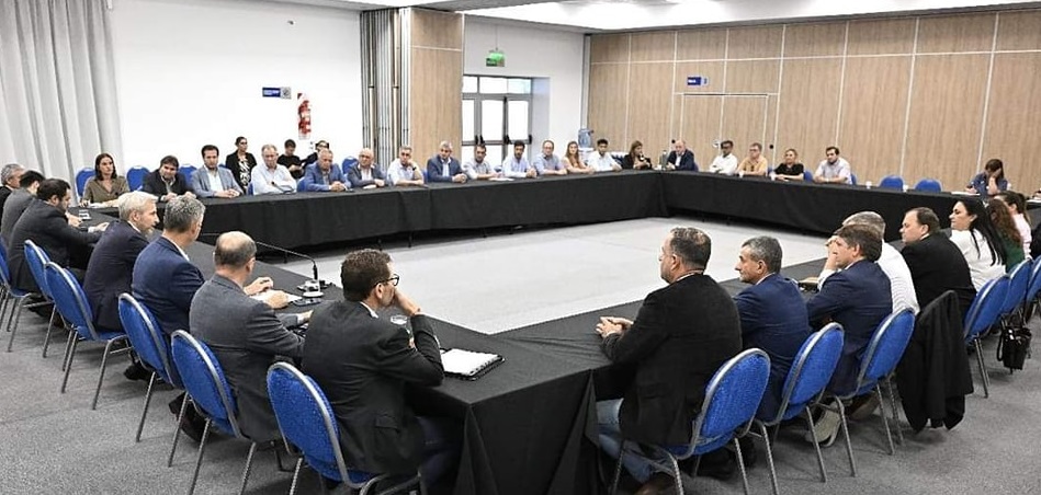 Intendentes de JxER: Piden que Milei cumpla y respete la Constitución