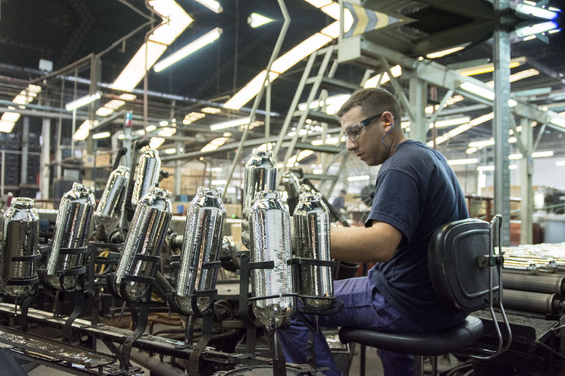 Recesión: la industria y la construcción ya caen más del 12%