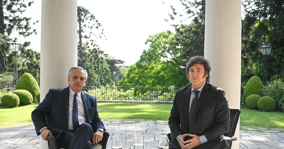 Javier Milei se retractó tras haber dicho que Alberto Fernández tomaba champagne Cristal en Olivos todos los días