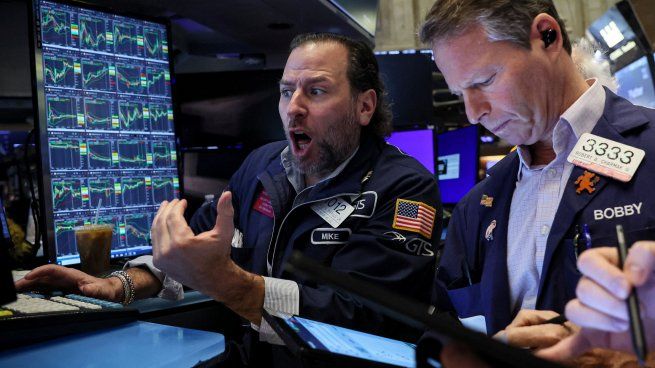 Wall Street no se inmuta tras mal dato de inflación: tecnológicas lideran avances