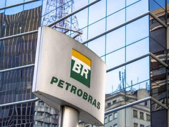 Petrobras reportó caída de sus ganancias en 2023 y sus acciones se desploman