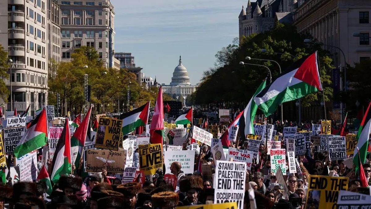 crecen las protestas universitarias contra la guerra en Gaza y elevan la tensión con la Policía