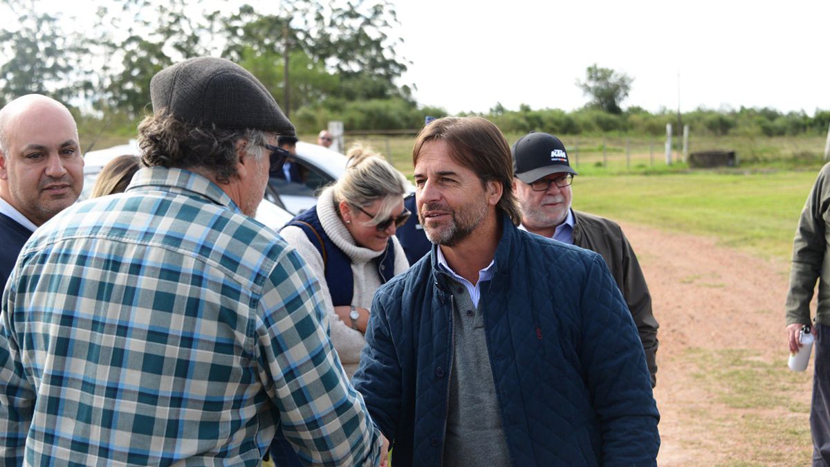 Lacalle Pou mantiene una aprobación del 46% entre la población