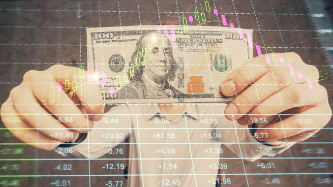 El dólar oficial rebota, pero se mantiene por debajo de los $1.400: ¿tocó piso?