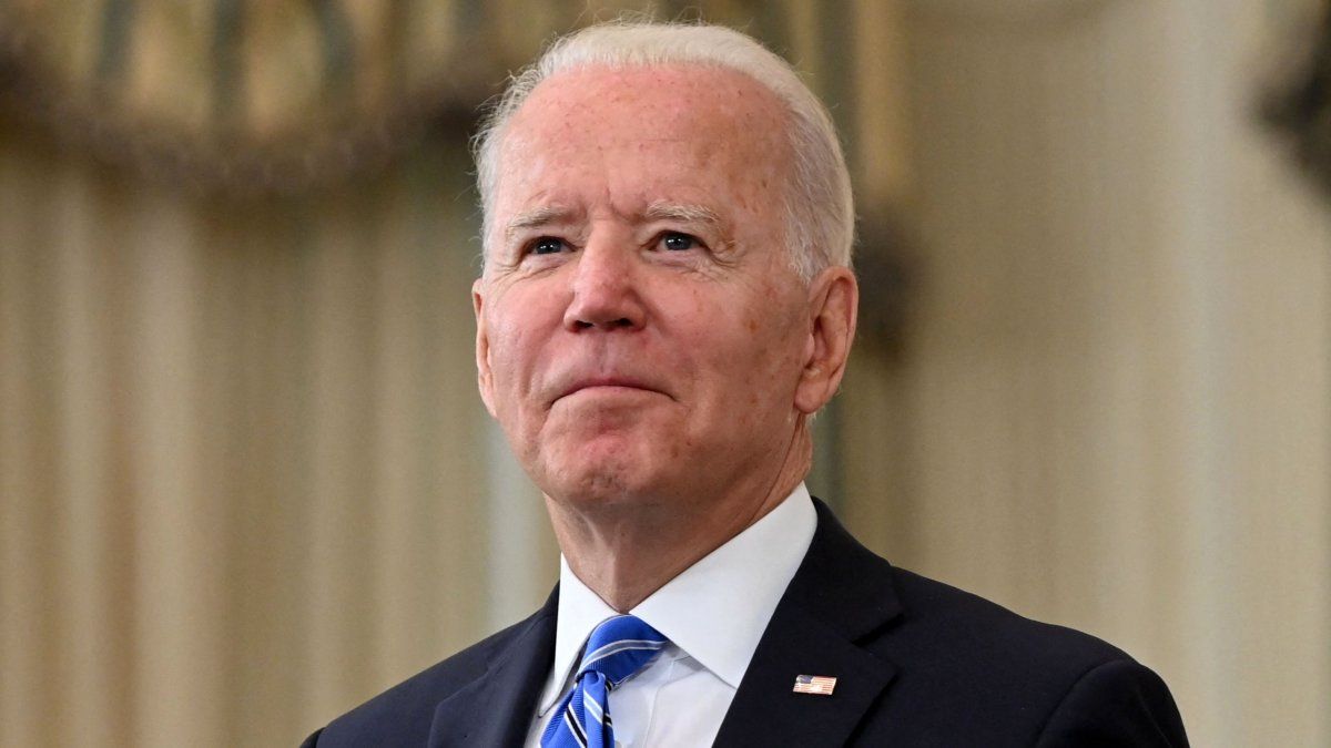 Joe Biden llama delincuente convicto a Donald Trump por primera vez