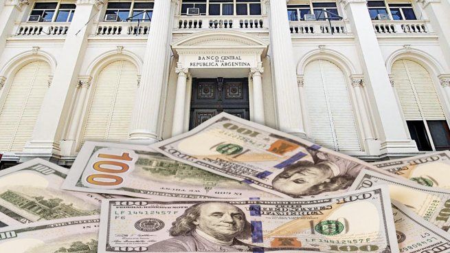 El dólar se aleja del techo de la banda, mientras las compras del BCRA ya superan los u$s500 millones este mes