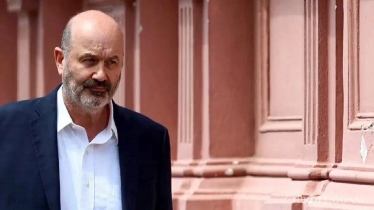 Denuncian penalmente a Federico Sturzenegger y a autoridades de la OA por una contratación millonaria vinculada a su esposa