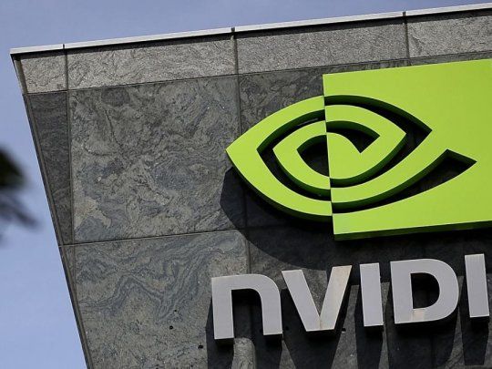 las tecnológicas se derrumbaron hasta 3% y solo Tesla rebotó hasta un 2%