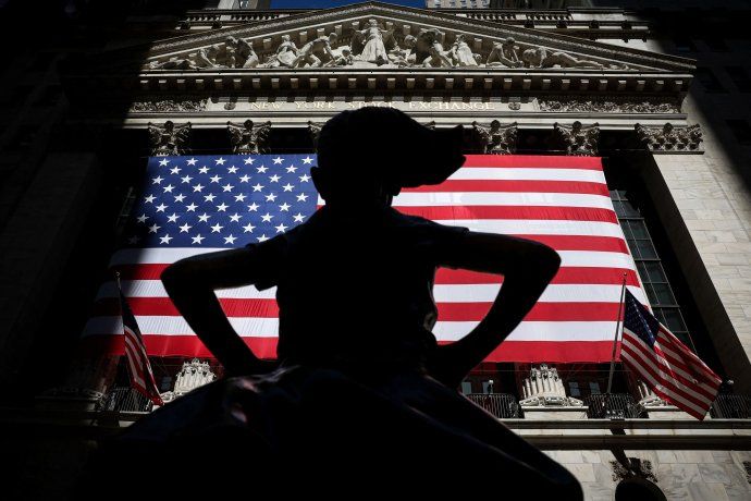 Wall Street cerró en rojo, en la previa de los balances de líderes tecnológicas