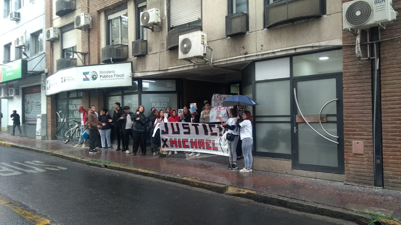 Reclamaron que envíen a la cárcel al supuesto autor del asesinato de un joven en Paraná
