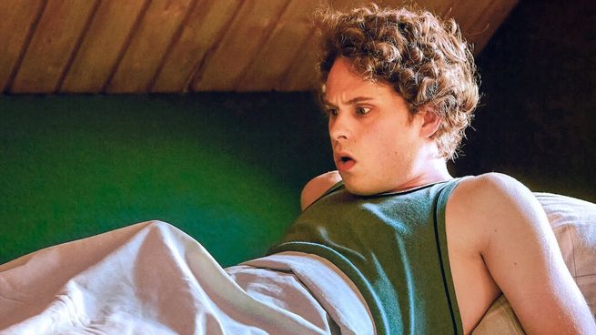 La divertida comedia sexual de Netflix de dos mejores amigos que enfrentan una nueva etapa en sus vidas mientras el deseo los domina por completo