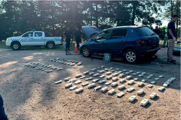 Detuvieron a pareja con 44 kilos de marihuana cuando ingresaba a Entre Ríos por Ruta 127