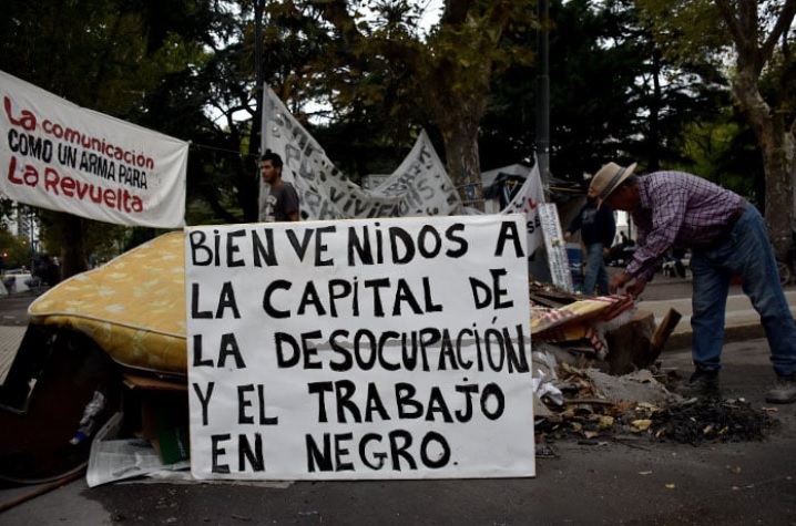 Argentina, a contramano del mundo: conseguir trabajo en blanco cada vez es más difícil