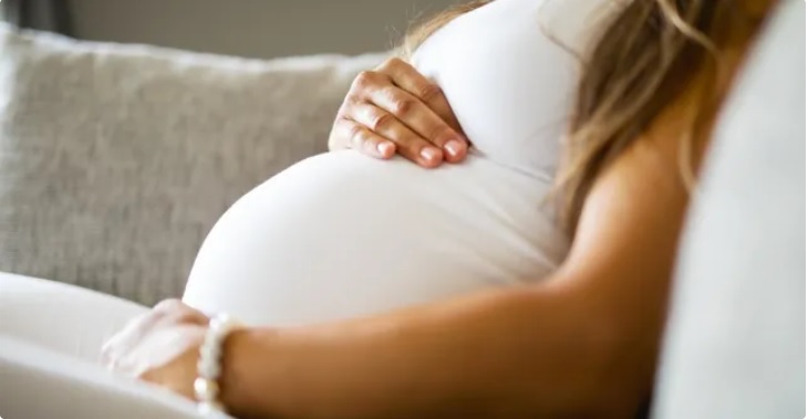 Subrogación de vientres y venta de bebés: allanaron centros médicos en la provincia de  Santa Fe