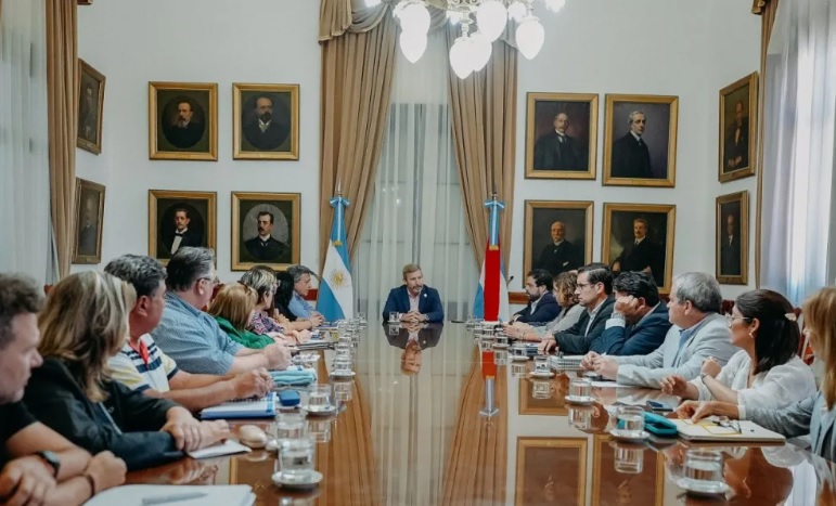 El Gobierno y los gremios docentes retomaron el diálogo