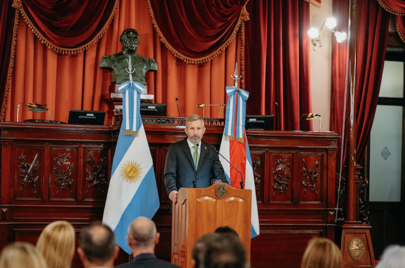 Un presupuesto 2025 inverosímil: Frigerio prevé un aumento del 169% de deuda pública