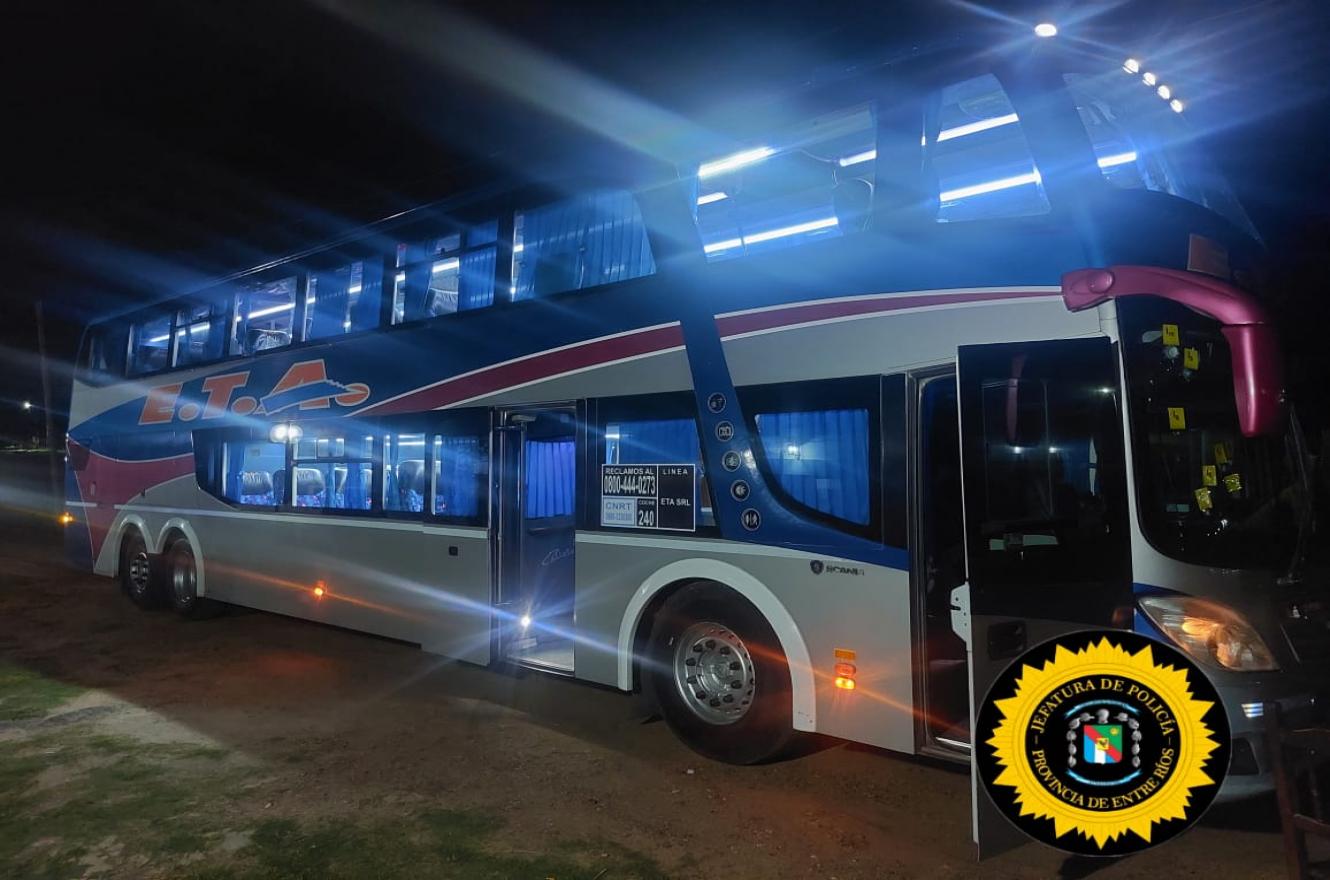 Balearon un colectivo que iba de la ciudad de Paraná a La Paz: una pasajera lesionada