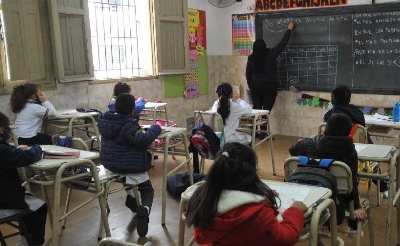 Un informe señala que en 19 de las 24 provincias la inversión educativa cayó en la última década