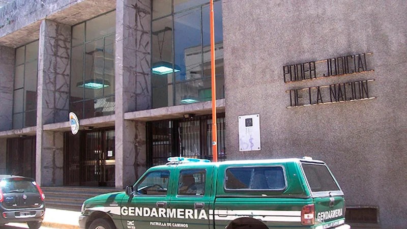 Sobreseen a probado porque no se pudo comprobar si cumplió con las normas impuestas porque nadie las controló