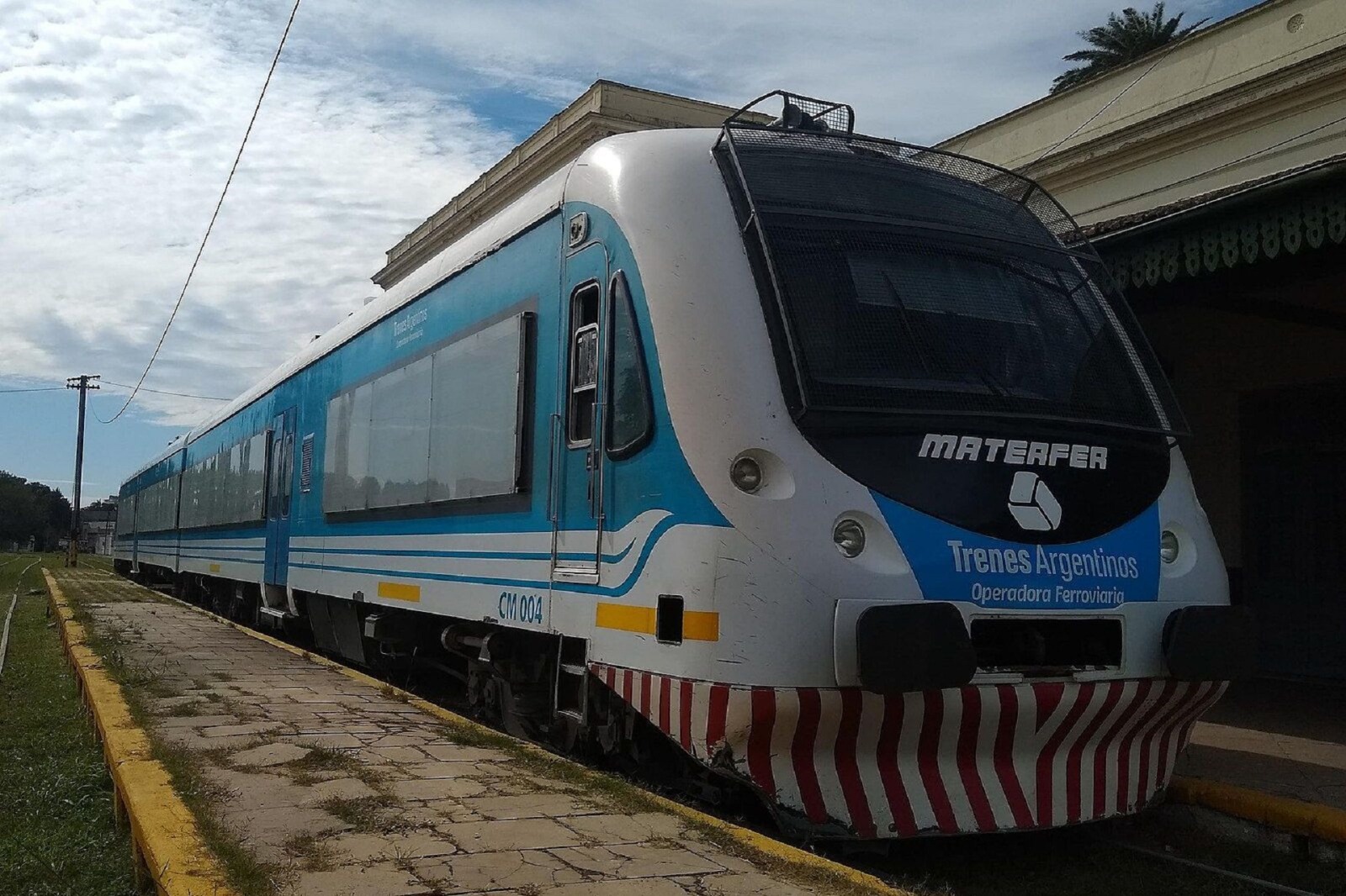 Diputado opositor apoya tres proyectos para reactivar el servicio de trenes con fines turísticos