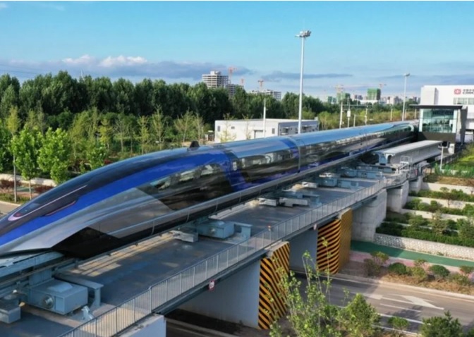 China busca revolucionar el transporte terrestre para carga y pasajeros a través de la levitación magnética.
