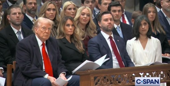 “Tenga piedad de la gente que tiene miedo ahora”: el sermón sobre los inmigrantes y niños LGBT que molestó a Trump