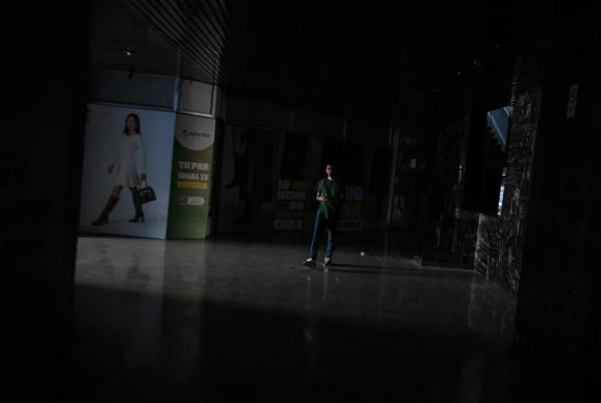 Apagón en Chile dejó al 98 % de la población sin luz y decretaron toque de queda