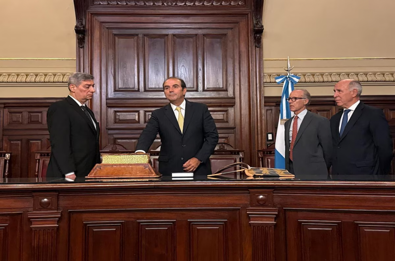 Manuel García Mansilla juró como juez de la Corte Suprema ante Horacio Rosatti