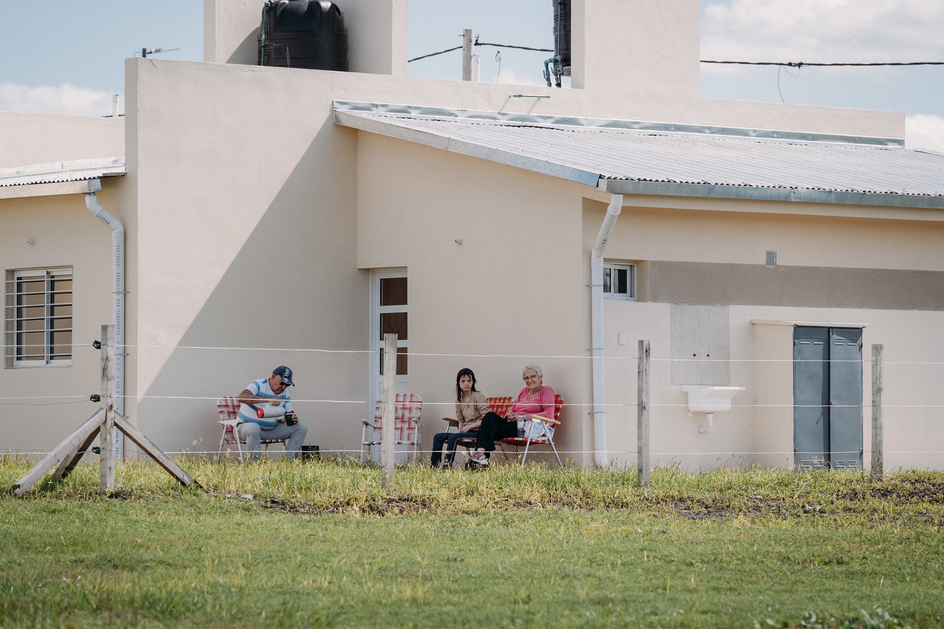 El gobernador entregó viviendas en Gualeguaychú y confirmó que se terminarán 1.000 más que están sin concluir