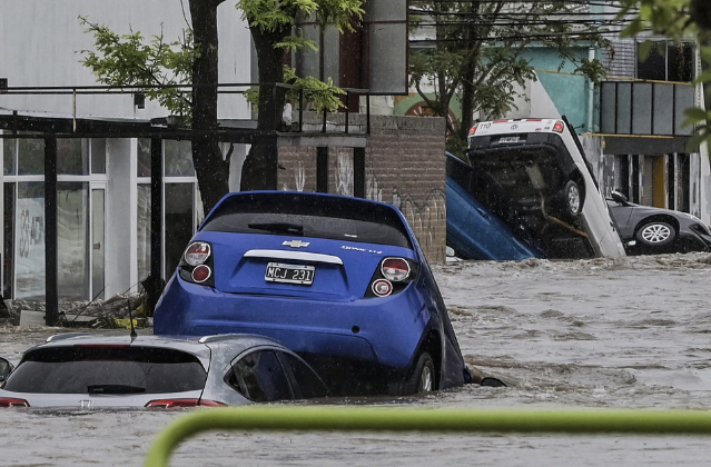 Trágico temporal en Bahía Blanca: hay más de 1.300 evacuados, ya son 10 los muertos y no descartan más víctimas fatales