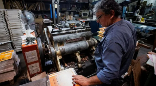 Radiografía del empleo: se perdieron más de 124.700 puestos registrados en un año y crecen los monotributistas