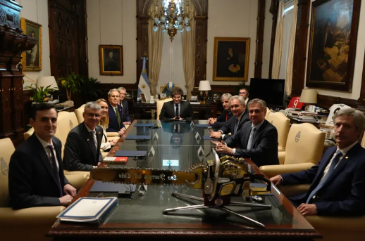 El secretario del Tesoro de EEUU elogió el plan económico de Milei y Caputo y resaltó las negociaciones por el comercio bilateral