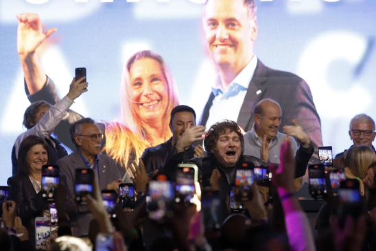 Javier Milei festejó el triunfo en CABA: “Se pintó de violeta el bastión amarillo y ahora tenemos que pintar el país”