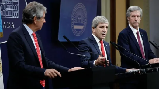Gobierno lanzó el plan para incentivar el uso de dólares no declarados: elimina controles y modifica montos