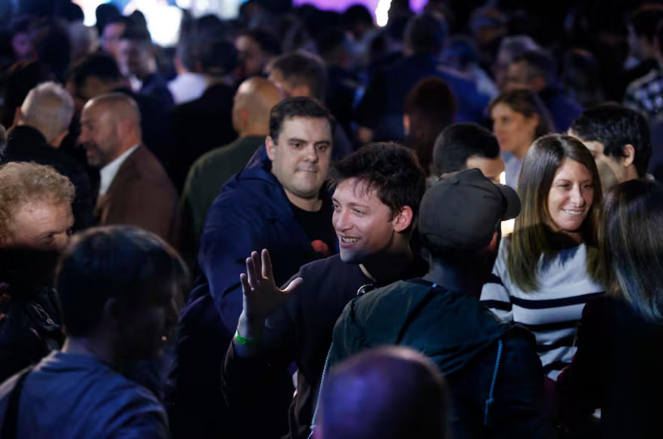 El Gobierno cambia por DNU la ley de inteligencia: crea un nuevo organismo que puede detener a personas