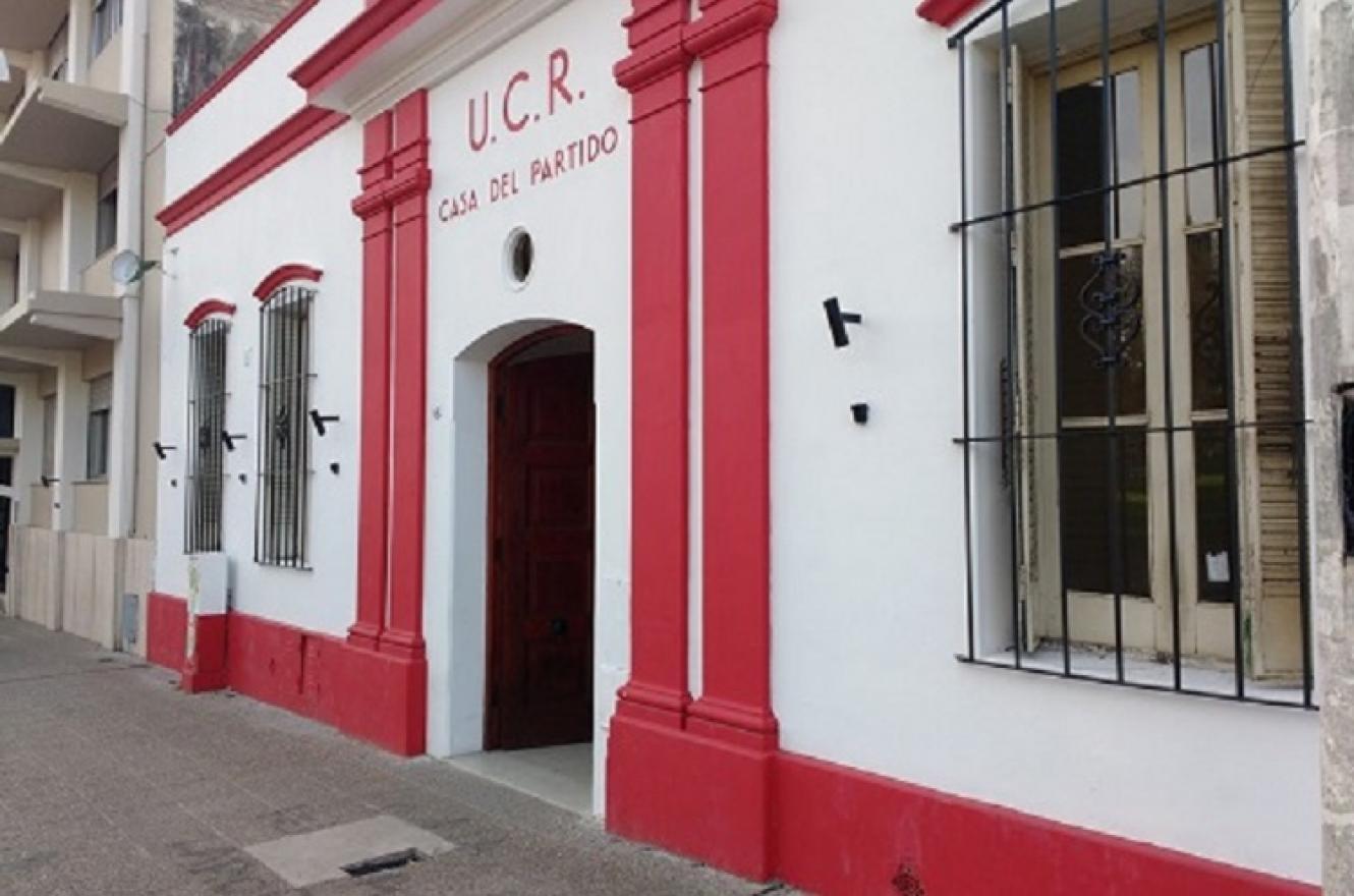 Domingo, con interna radical: 53 mil afiliados en condiciones de votar