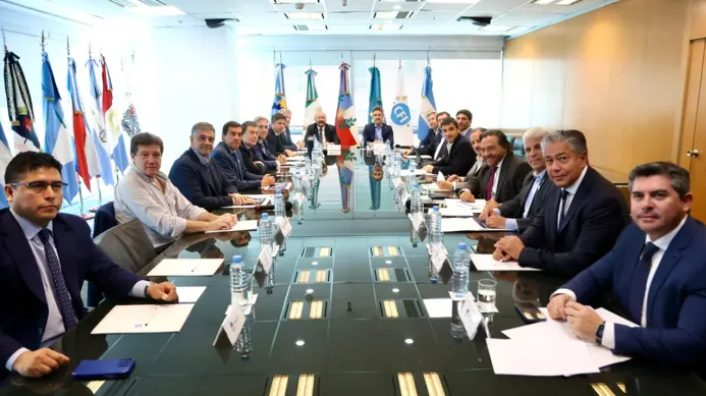 Gobernadores de todas las fuerzas se reunieron y piden una audiencia con Milei