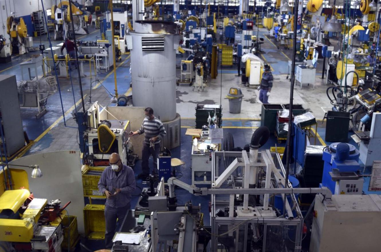 La actividad económica volvió a caer en noviembre, según un informe privado: cómo le fue a cada sector