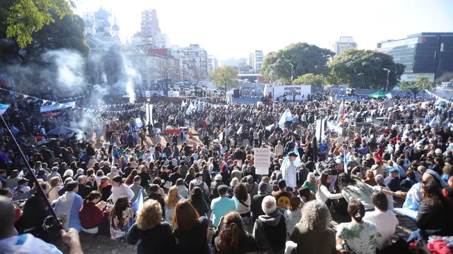 Con críticas al plan económico de Milei, Cristina Kirchner volvió a hablar desde su prisión domiciliaria