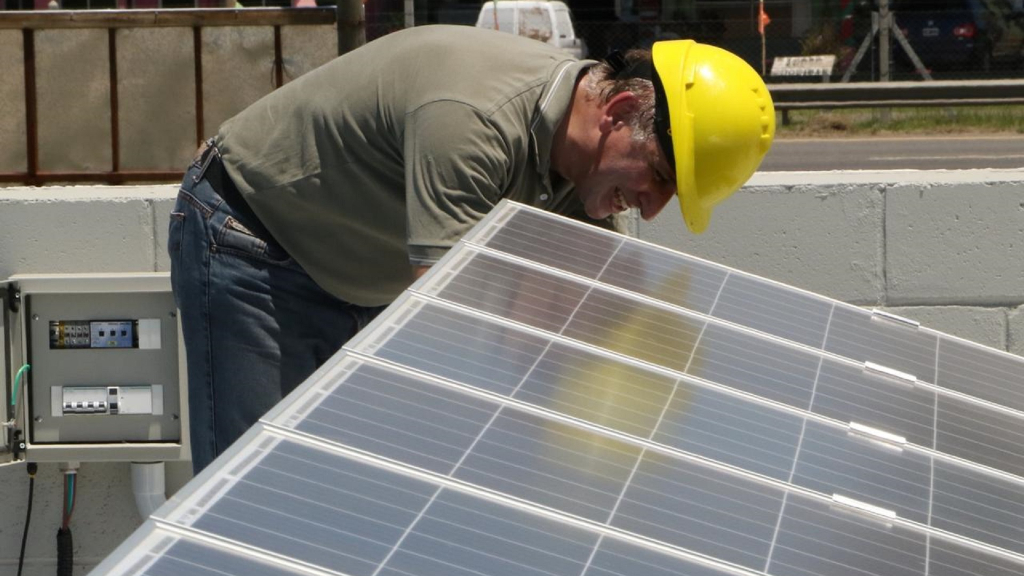 Enersa alcanza un récord en generación renovable con más usuarios produciendo su propia energía