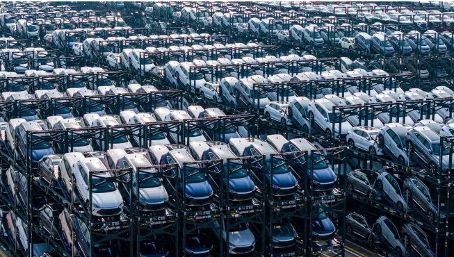 El gigante automotriz chino que vende más autos que Tesla ya está en la Argentina: qué modelos están disponibles