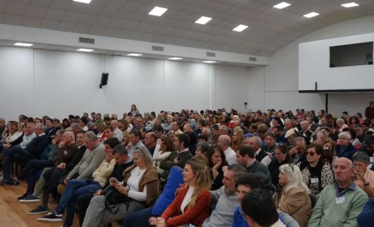 El Congreso de la UCR decidió ratificar su pertenencia a JxER y promover la ampliación de la alianza