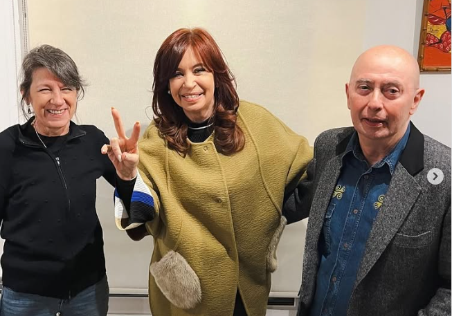 Con mensaje de campaña, Máximo Kirchner difundió una foto inédita de Cristina Kirchner junto al Indio Solari