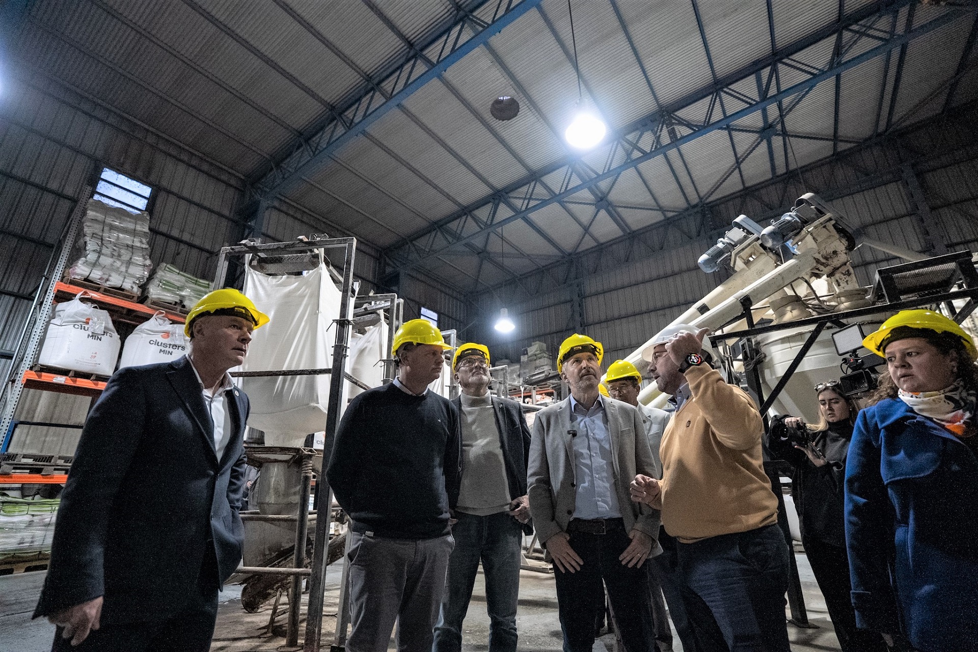 El gobernador entregó créditos por 1.000 millones de pesos a productores
