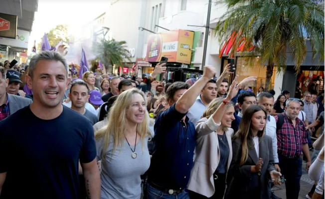 Karina Milei y Martín Menem cerraron la campaña en Corrientes y otra vez hubo incidentes