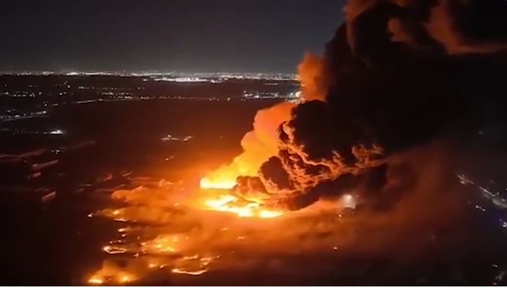 Desastre en Ezeiza: explotó un depósito de agroquímicos en el polo industrial, hay heridos y preocupación por nube tóxica