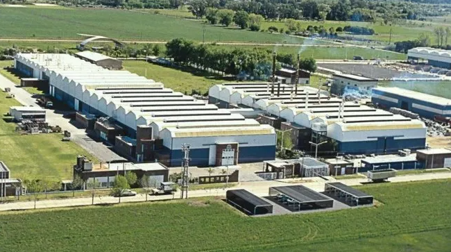 Una reconocida fábrica de ollas despidió empleados y anunció que importará desde China
