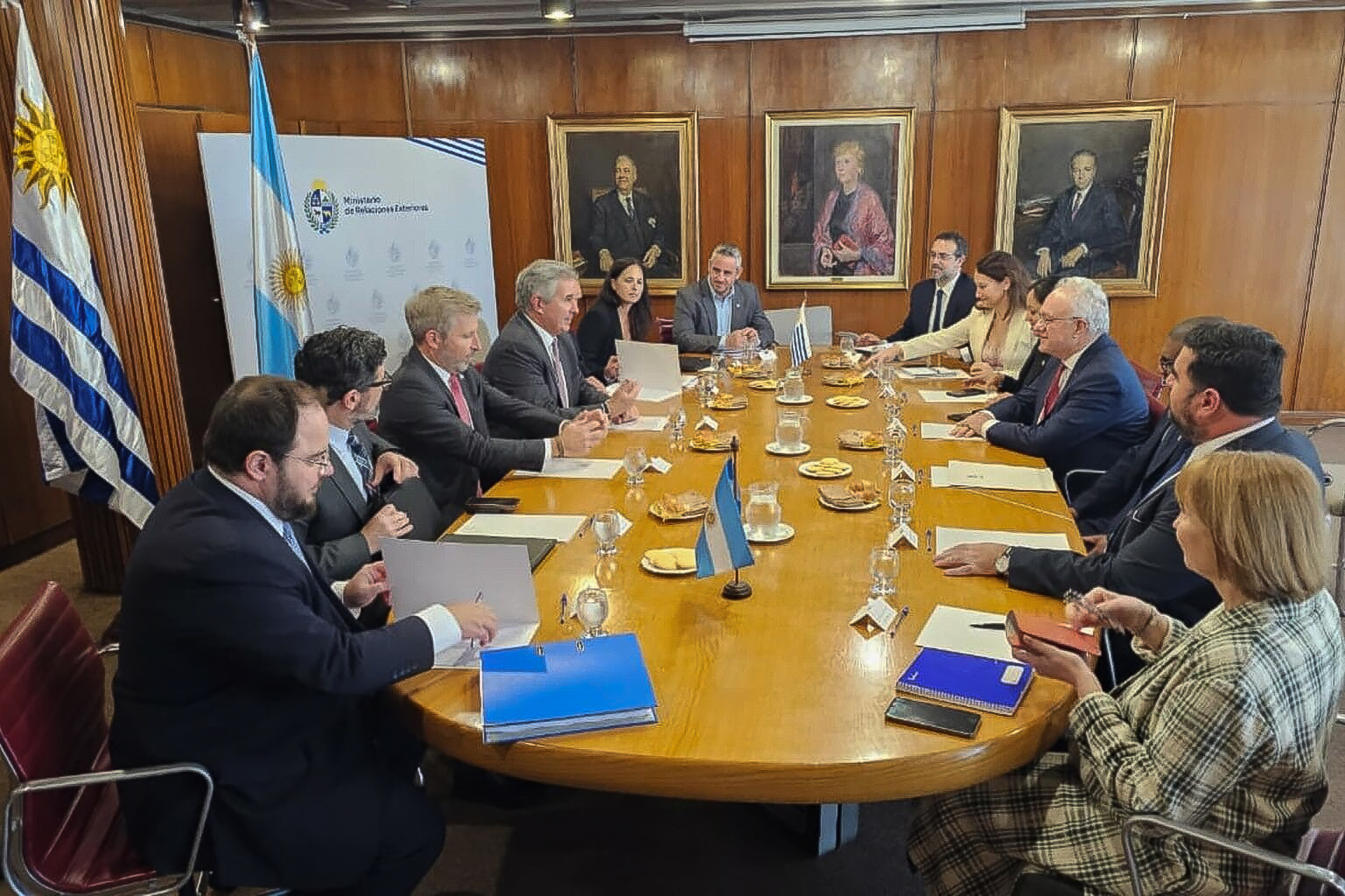 Frigerio volvió a plantear la relocalización de la planta y destacó el diálogo con el gobierno uruguayo