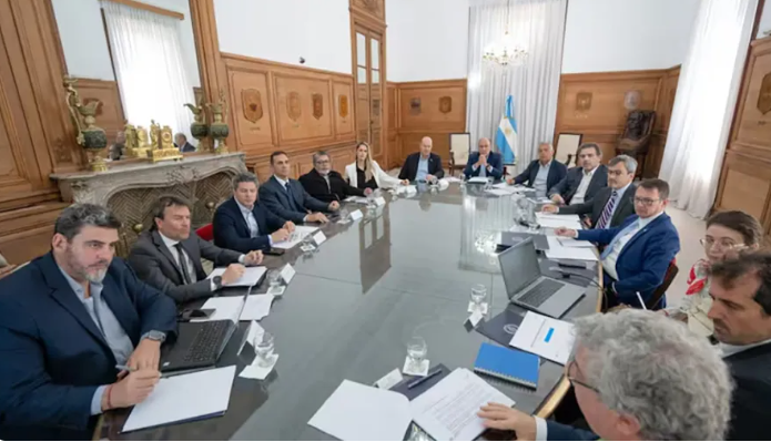 Reforma laboral: analizan impulsar convenios por empresas y modificar las indemnizaciones, entre otros cambios