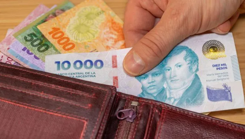 Los salarios formales cayeron fuerte contra la inflación en diciembre y perdieron más de 2% en 2025